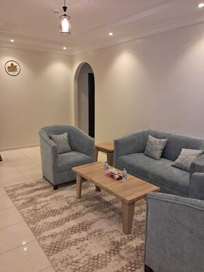 Family Suite | Living area | Flat-screen TV - Ajneha Al Madina Apartments (Madinah)