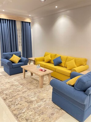 Family Suite | Living area | Flat-screen TV - Ajneha Al Madina Apartments (Madinah)