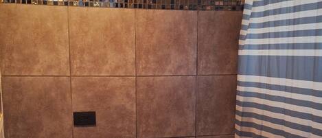 Håndklær, såpe og toalettpapir