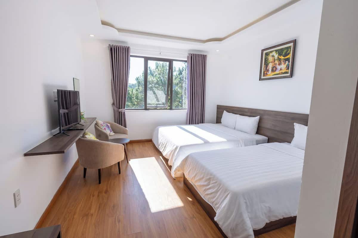 Superior Twin Room | In-room safe, soundproofing, WiFi (free)