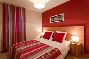 Apartment | 3 bedrooms, bed sheets - Apartment in France With Spa and Mountain Views (Sainte-Foy-Tarentaise)