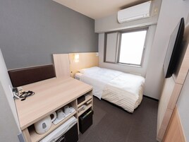 Escritorio, cortinas blackout, sistema de insonorización y wifi gratis 