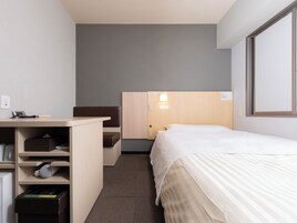 Escritorio, cortinas blackout, sistema de insonorización y wifi gratis