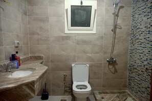 Dusche, Handtücher, Seife, Toilettenpapier