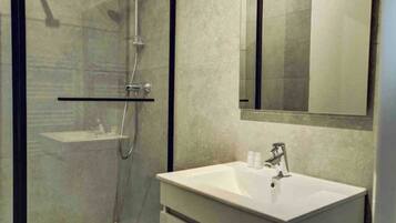 Apartment | Bathroom