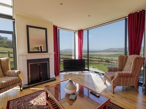 Living area - CARRAIG ARD, country holiday cottage in Bridgend, County Donegal (Burt)