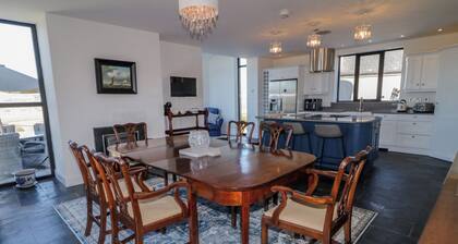 CARRAIG ARD, country holiday cottage in Bridgend, County Donegal