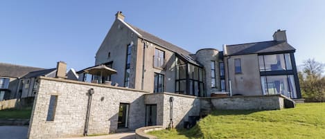 المنشأة من الخارج