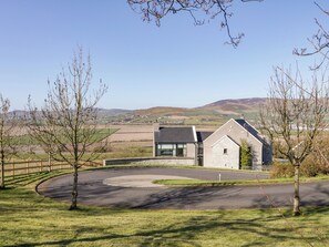 Property grounds - CARRAIG ARD, country holiday cottage in Bridgend, County Donegal (Burt)