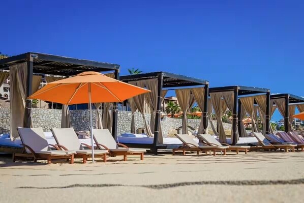 Liegestühle, Strandtücher