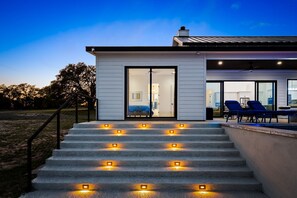 Exterior - NEW Pool, Hot Tub, Fire Pit, Views on 10 acres, 5 mins from DT Johnson City! (Johnson City)