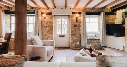 Characterful and quaint dog friendly - Ringers Cottage