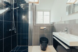 Shower, hair dryer - Characterful and quaint dog friendly - Ringers Cottage (Kingham)