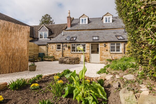 Exterior - Characterful and quaint dog friendly - Ringers Cottage (Kingham)