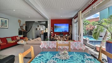 Comfort House, 2 Bedrooms | Living area | 160-cm TV with digital channels