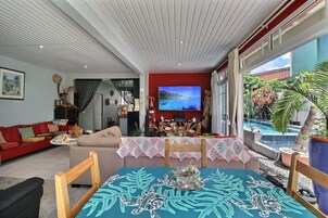 Comfort House, 2 Bedrooms | Living area