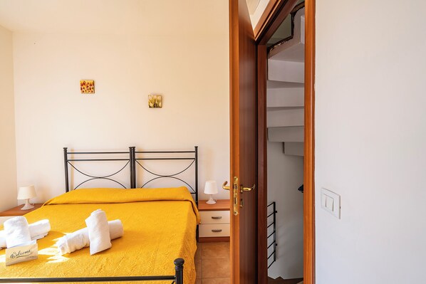 2 bedrooms, bed sheets