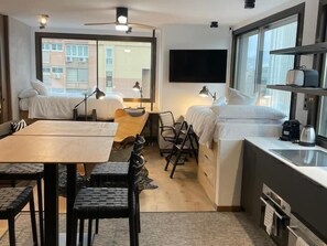 Bügeleisen/Bügelbrett, Reisekinderbett, Bettwäsche