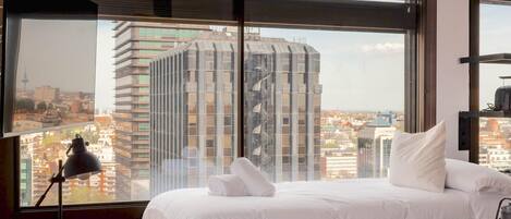 Iron/ironing board, travel cot, bed sheets