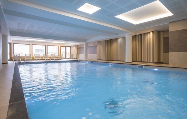 Apartment | Pool | Indoor pool, outdoor pool