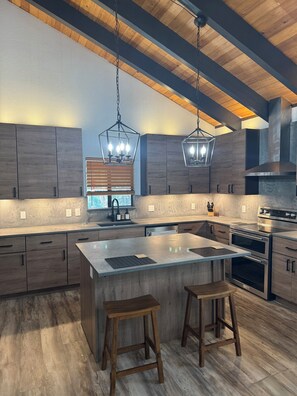 Kühlschrank, Ofen, Herdplatte, Geschirrspüler