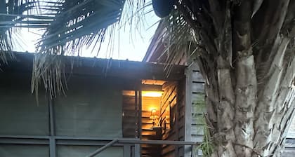 Charming 1-bedroom apartment Tranquil Pondside- 5mins from downtown