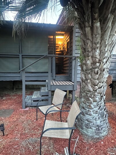 Charming 1-bedroom apartment Tranquil Pondside- 5mins from downtown