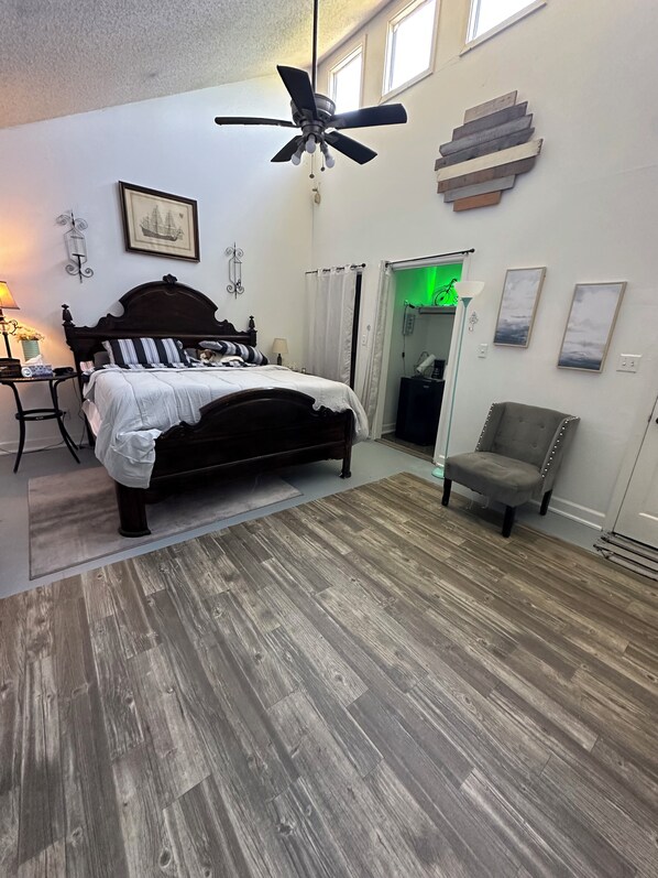 1 chambre, fer et planche à repasser, Wi-Fi gratuit, draps fournis
