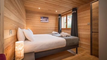 7 bedrooms, bed sheets