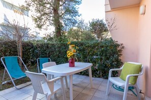 Outdoor dining - Apartment with garden 300 mt. from the sea (Porto Recanati)
