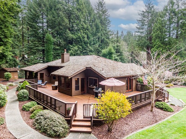 Exterior - Upscale 3 bdm near Cal Poly, Redwoods, Deck, BBQ (Arcata)