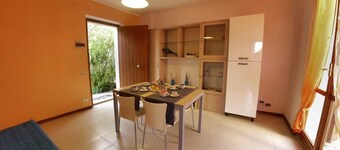 Apartment with garden a few meters from the sea