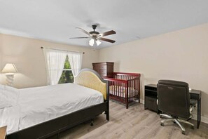 4 bedrooms, desk, iron/ironing board, free WiFi