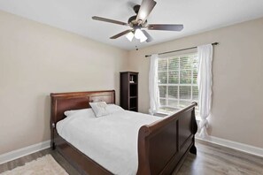 4 Schlafzimmer, Bügeleisen/Bügelbrett, WLAN, Bettwäsche