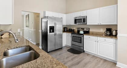 Relaxing Naples Home l Heated Pool l Family-Friendly