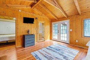 2 soverom, strykejern/-brett, wi-fi (inkludert) og sengetøy