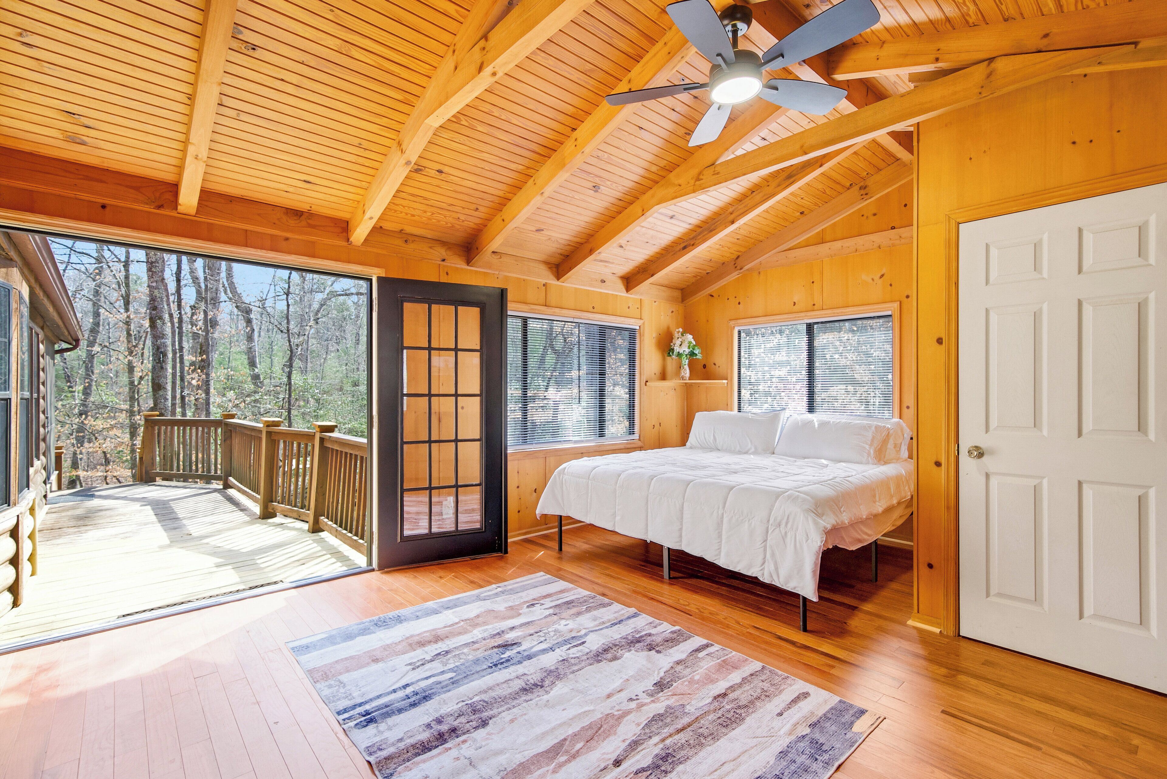 2 makuuhuonetta, silitysrauta/-lauta, ilmainen Wi-Fi, vuodevaatteet