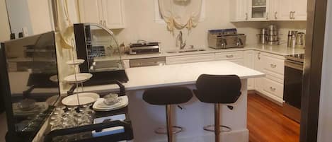 Microones, forn, placa de cuina i rentaplats
