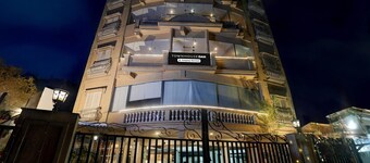 Elegant Stays With Rooftop Restro and Hill View