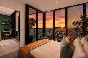 1 bedroom, desk, iron/ironing board, free WiFi - `The Valley Vibe! That View` (Fortitude Valley)