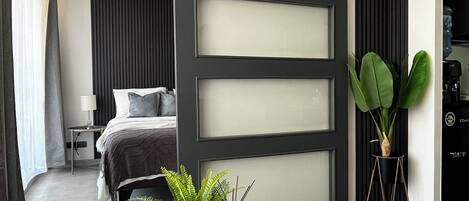 2 slaapkamers, een strijkplank/strijkijzer, wifi, beddengoed