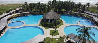 5 minutes from the Beach Club! Acapulco Diamante Apartment