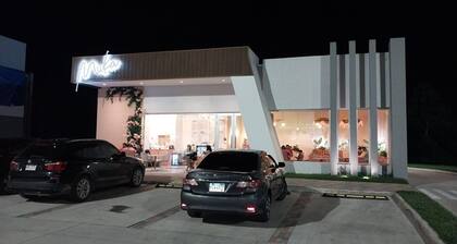 Charming 3-bedroom house with AC, WiFi in enchanting La Ceiba