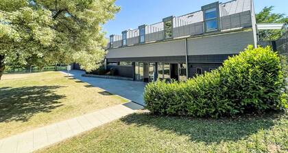 Agréable appartement pour 4 personnes avec piscine, WIFI, TV et parking