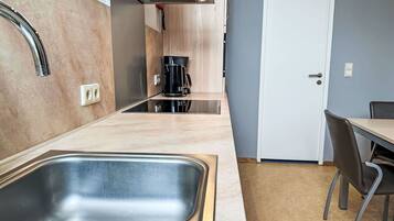 Mikrobølgeovn, opvaskemaskine, brødrister