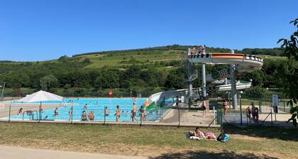 Agréable appartement pour 4 personnes avec piscine, WIFI et TV