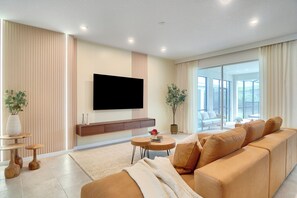 Smart TV, video games