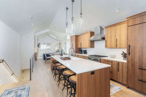 Steps to Gondola | 3BR w/ Views, Steam Shower