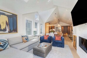 Télévision, cheminée