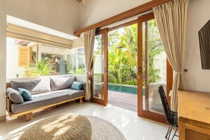 Deluxe Villa, 1 King Bed, Pool View | Living room